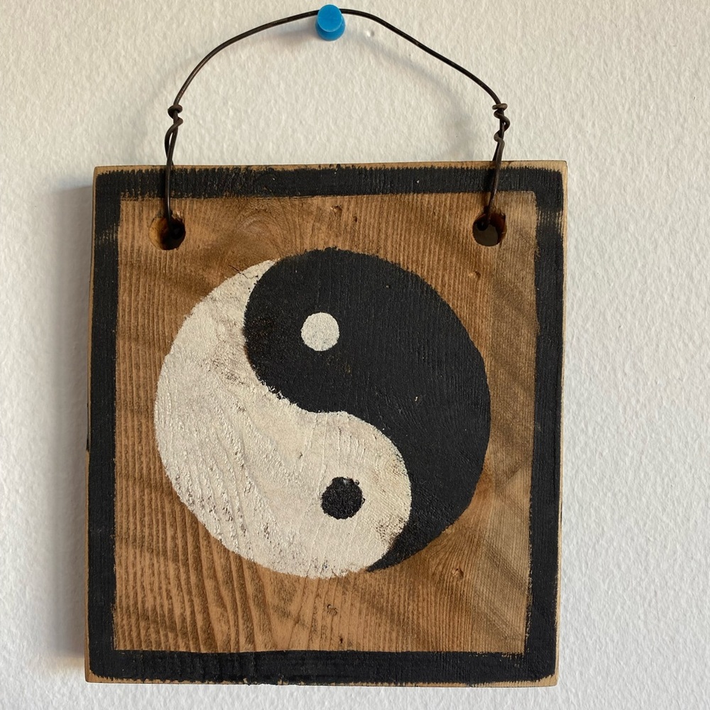 Brandy Melville Yin and Yan wooden wall decor